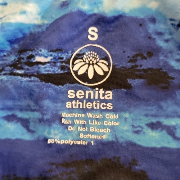 Senita Athletics | Blue Abstract Print Capri Leggings Size Small - Picture 2 of 6